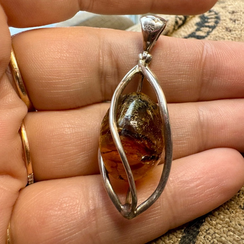 Amber and sterling silver cage pendant. - Picture 13 of 13